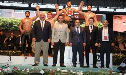 Bursa Büyükşehir güreşçisinden Cumhurbaşkanlığı Kupası'nda üçüncülük başarısı
