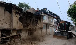 Bursa Yenişehir'in kırsalındaki metruk binalar da yıkılıyor