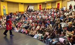 Bursa'da Yıldırımlı çocuklar 'Evden Uzakta' ile tiyatroyla buluştu