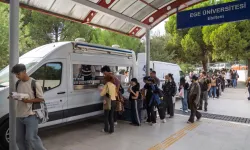 İzmir'de üniversiteliler Büyükşehir'e emanet