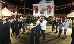 Mudanya'da yağmur altında Cumhuriyet valsi