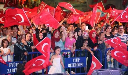 Eyüp Meydanı'nda Demokrasi Nöbeti Sabah Namazına Kadar Sürüyor