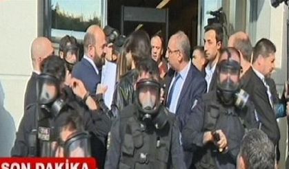 Police enter Koza İpek headquarters in Ankara