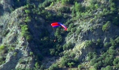 Paraglider crashes into sea, survives without wounds