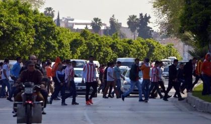 Adana derbisi öncesinde 2 taraftar bıçaklandı