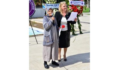 Fevziye nine, kadınlar için yazdığı şiiri okudu