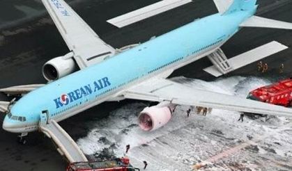 Kalkışta motoru yandı, yolcular tahliye edildi