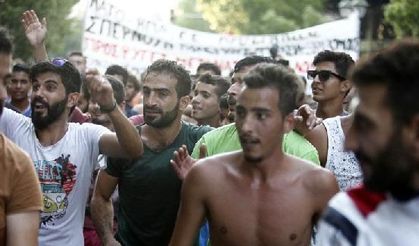 Atina'daki mülteci kampında bıçaklı-sopalı kavga: 1 ölü, 8 yaralı