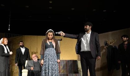 Kadına şiddete tiyatro oyunu ile dikkat çektiler