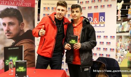 Gizemli Olaylar'a imza için Dünyanın farklı ülkelerinden İstanbul'a geldiler