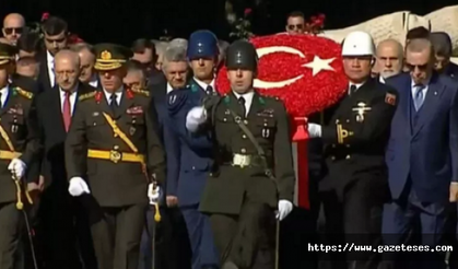 Türkiye Cumhuriyeti 100 yaşına adım attı; 99. Yıl Tören törenlerle kutlandı