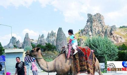 Does Cappadocia mean "the land of beautiful horses" ?