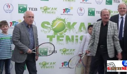 Maliye Bakanı Şimşek, 'sokak tenisi' oynadı (2)
