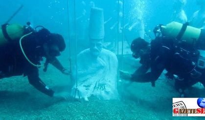 Massive statues installed in the Mediterranean in Antalya