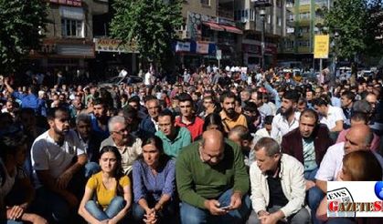 Protesters in Istanbul hold sit-in after deadly Ankara attacks