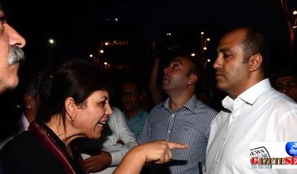 Savaş karşıtı yürüyüş yapan gruba müdahale