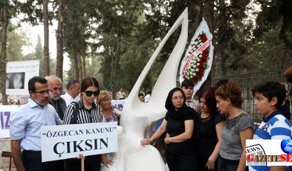 Statue placed in memory of Ozgecan Aslan’s grave, while prosecutor demands aggrevated life sentence