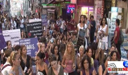 Women of Turkey hand out letters for peace amid killings, riot police breaks up demonstrations