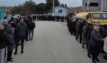 İpsala'da asırlık gelenek... Metrelerce uzayan bayramlaşma kuyruğu!