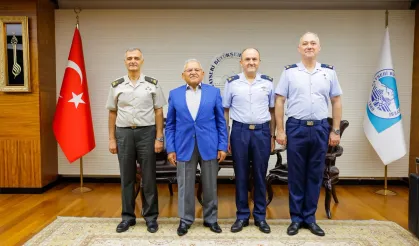 Memduh Büyükkılıç'a komutanlardan veda ziyareti