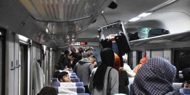 Malatya'da, üniversiteliler trenleri doldurdu