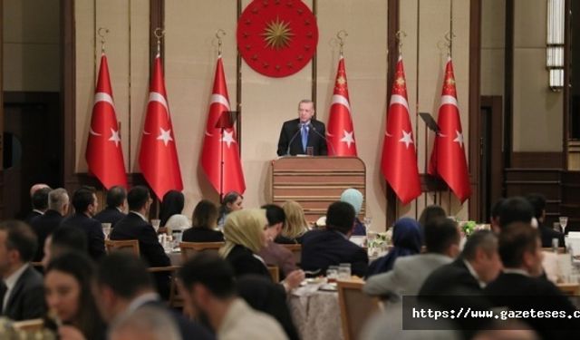 Cumhurbaşkanı Erdoğan, sağlık çalışanlarıyla iftar yemeğinde bir araya geldi