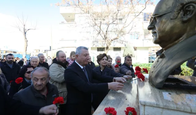 İzmir Güzelbahçe'de Uğur Mumcu büstü ve ismiyle yaşatılıyor