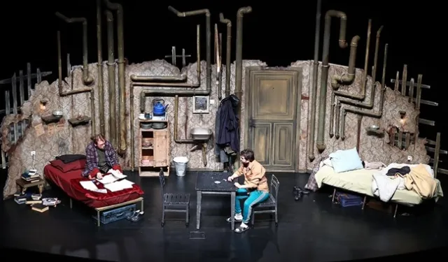 Denizli Büyükşehir Belediyesi Şehir Tiyatrosu perdelerini açtı