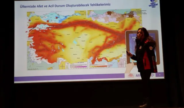 İstanbul Maltepe'de çocuklara uygulamalı afet eğitimi