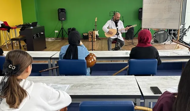 Çayırova'da bağlama kurslarına yoğun ilgi