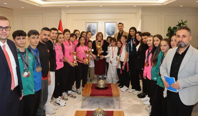 Gaziantep'in şampiyon sporcuları Başkan Şahin'i ziyaret etti