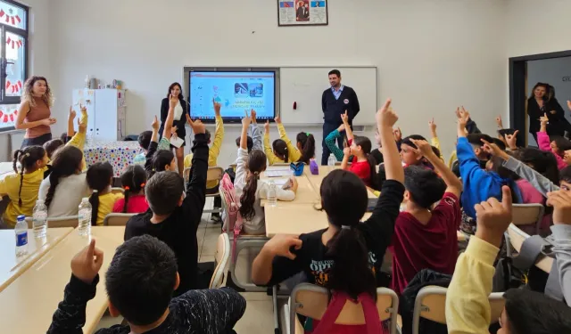 İzmir Metrosu'ndan öğrencilere metro ve tramvay eğitimi