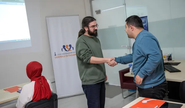 İzmir'de 53 engelli çalışma hayatına katıldı
