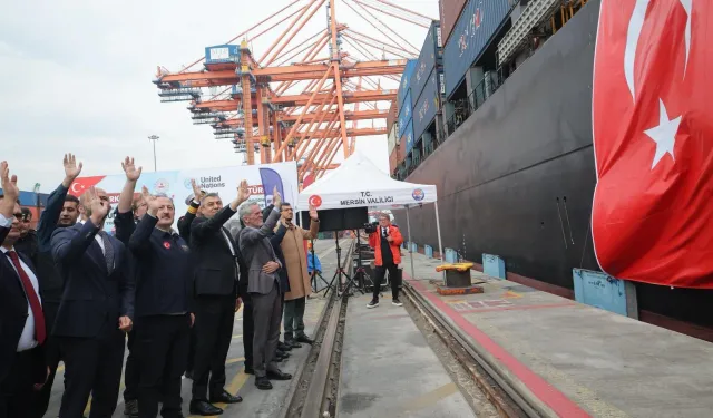 Sudan'a büyük insani destek... 30 bin çadırın ilk bölümü 'İyilik Gemisi' ile yola çıktı