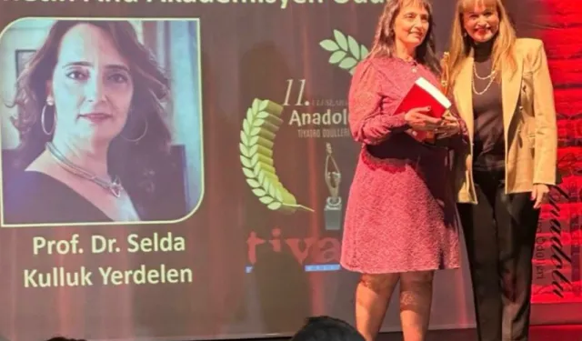 DEÜ'lü akademisyene sahne tasarımı ödülüne layık görüldü