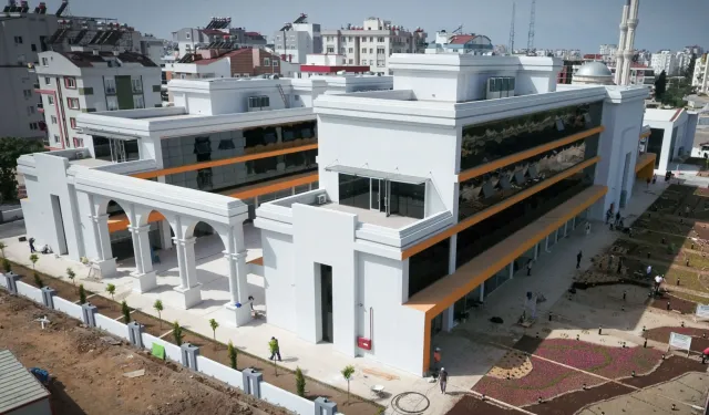 Antalya Muratpaşa'da gençler için yapay zeka ve görsel üretim eğitimi