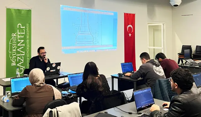 Gaziantep'te gençler iftardan sahura teknolojiyle buluşuyor