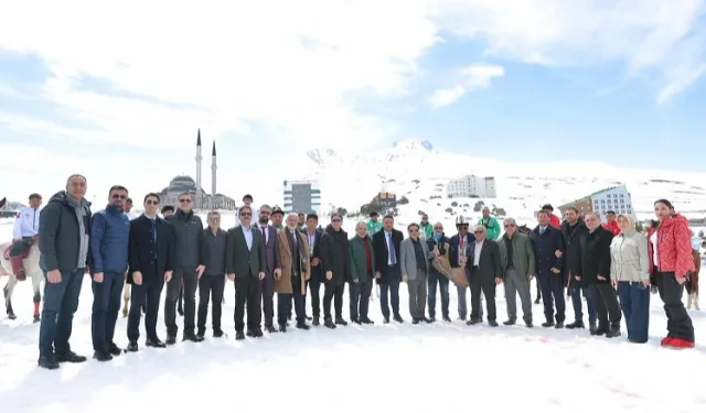 Kayseri Erciyes'te 'kökbörü' heyecanı