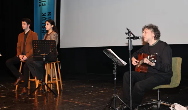 Bursa Nilüfer'de Ataol Behramoğlu ile şiir ve müzik dolu gece