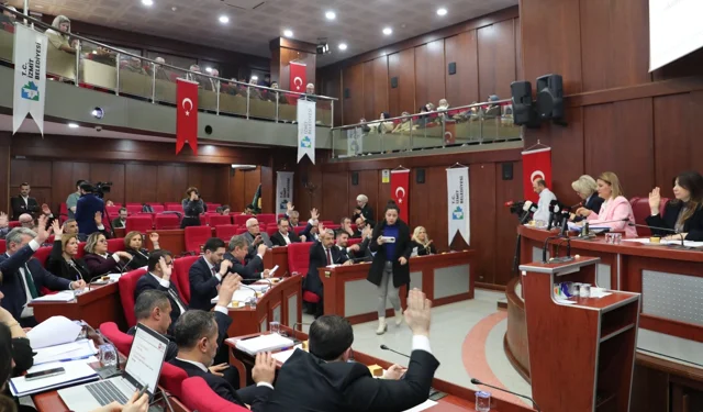 İzmit Belediyesi Meclisi'nde görev dağılımı yapıldı