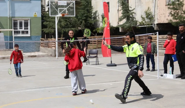 Mardin Yeşilli'de Polis Haftası'nda dostluk maçı