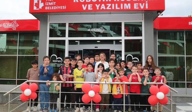 İzmit'te Robotik Kodlama ve Yazılım Evi açıldı