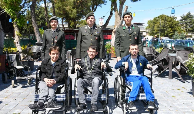 Mehmetçikten anlamlı destek