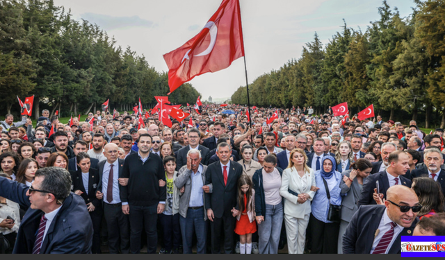 Özgür Özel’den Ankara’da Güç Gösterisi: Anıtkabir'den Kılıçdaroğlu’na sert yanıt verdi!