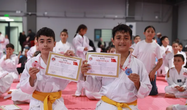 Ankara Keçiören'in sporcuları Karate Kuşak Sınavında ter döktü