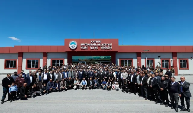 Memduh Büyükkılıç bayram sevincini şehrin dört bir yanında yaşadı