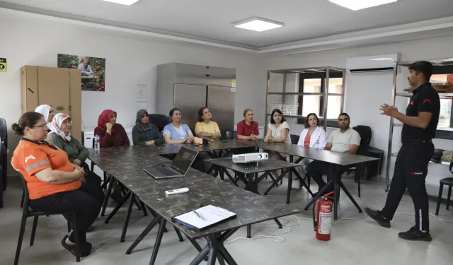 Mersin'de kadınlara 'Yangın Güvenliği' eğitimi verildi
