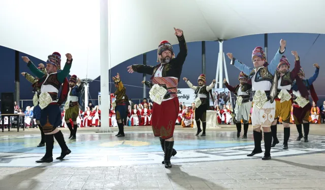 Sakarya Bayraktepe'de Maarif Halk Dansları Şenliği büyük ilgi