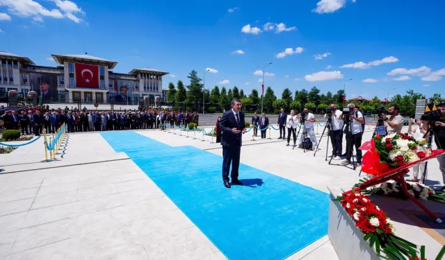 Cevdet Yılmaz'dan 15 Temmuz Demokrasi ve Milli Birlik Anıtı'na ziyaret