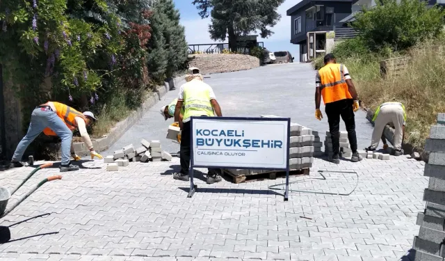 Gölcük Halıdere'de 3 sokakta parke yollar yenilendi